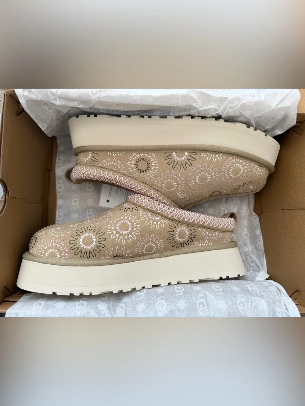 UGG Tazz Sun Stitch Mustard Seed Slippers size 10